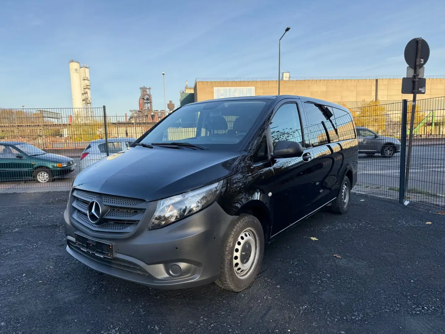 Mercedes-Benz Vito Tourer 116 CDI/BT Pro lang Navi Klima 9Sitz Schwarz - 1