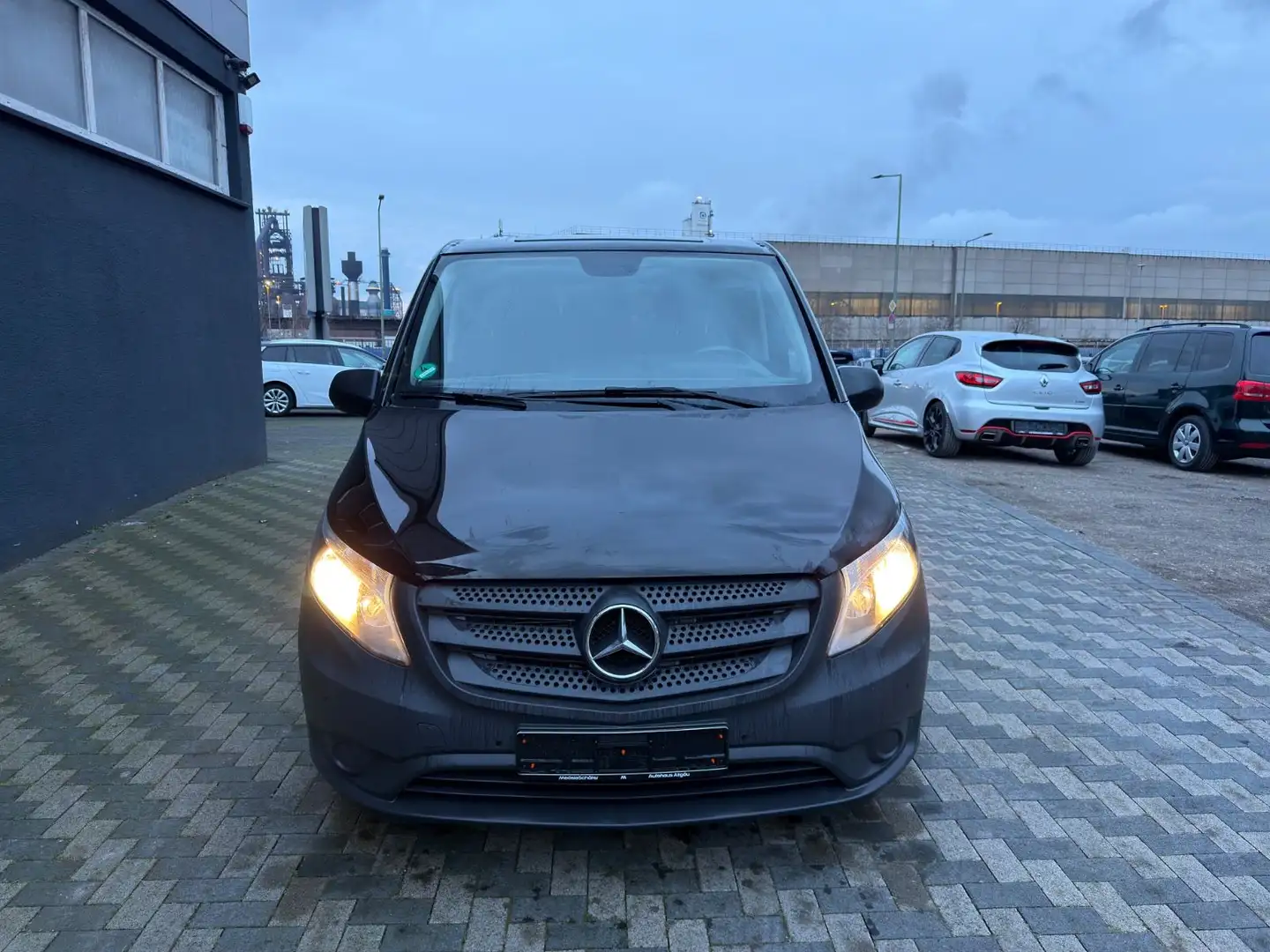 Mercedes-Benz Vito Tourer 116 CDI/BT Pro lang Navi Klima 9Sitz Noir - 2