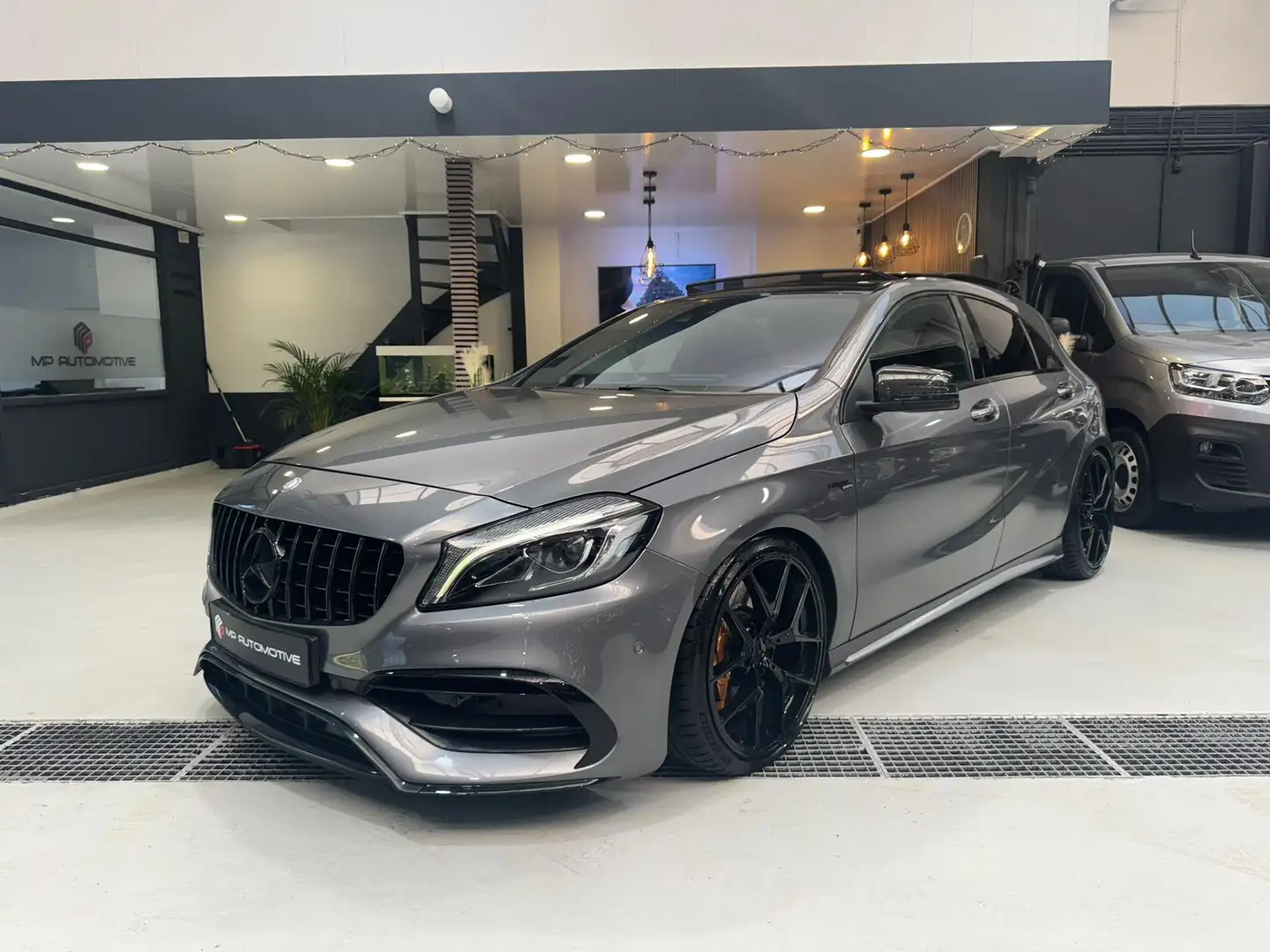 Mercedes-Benz A 45 AMG 4MATIC+ Performance|Pano|Aero|Camera|A45 Grau - 1