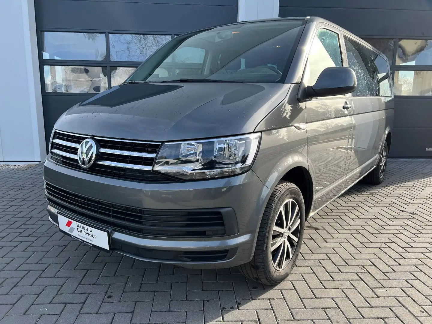 Volkswagen T6 Caravelle Comfortline lang Navi PDC 9 Sitzer Grau - 2