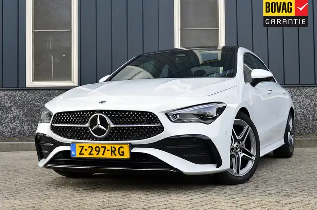Mercedes-Benz CLA 180 AMG Line Rijklaarprijs-Garantie Panoramadak Matrix