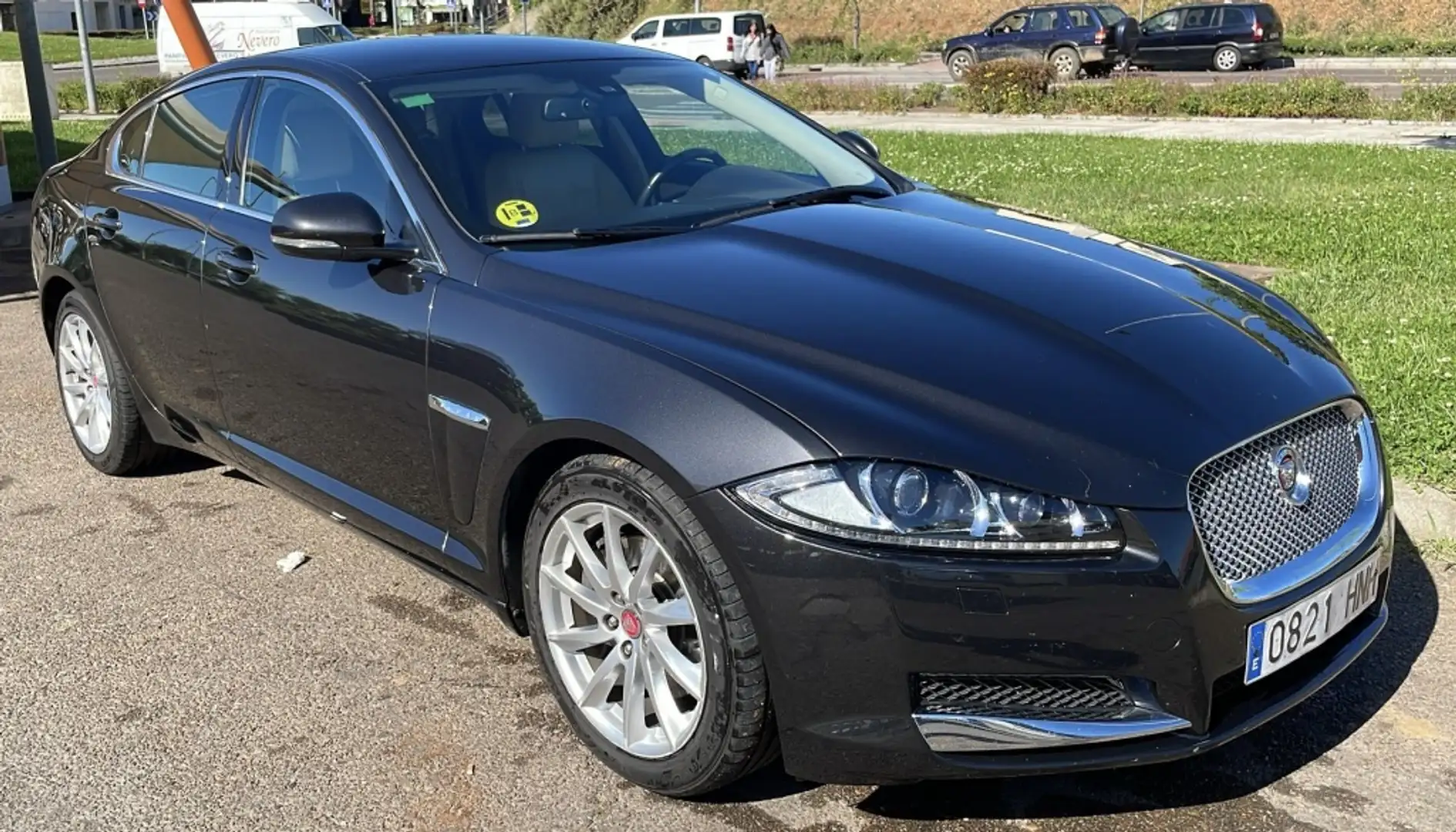 Jaguar XF 2.2 Diesel Premium Luxury Aut. Noir - 1
