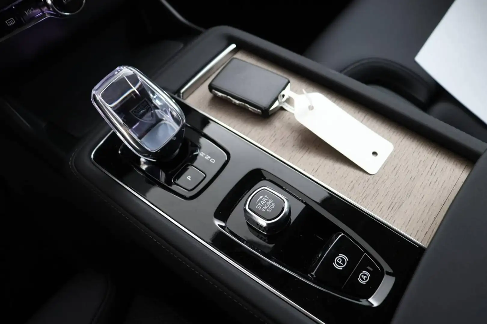 Volvo XC90 T8 Plug-in hybrid AWD autom. 7Posti Plus Bright Grau - 2