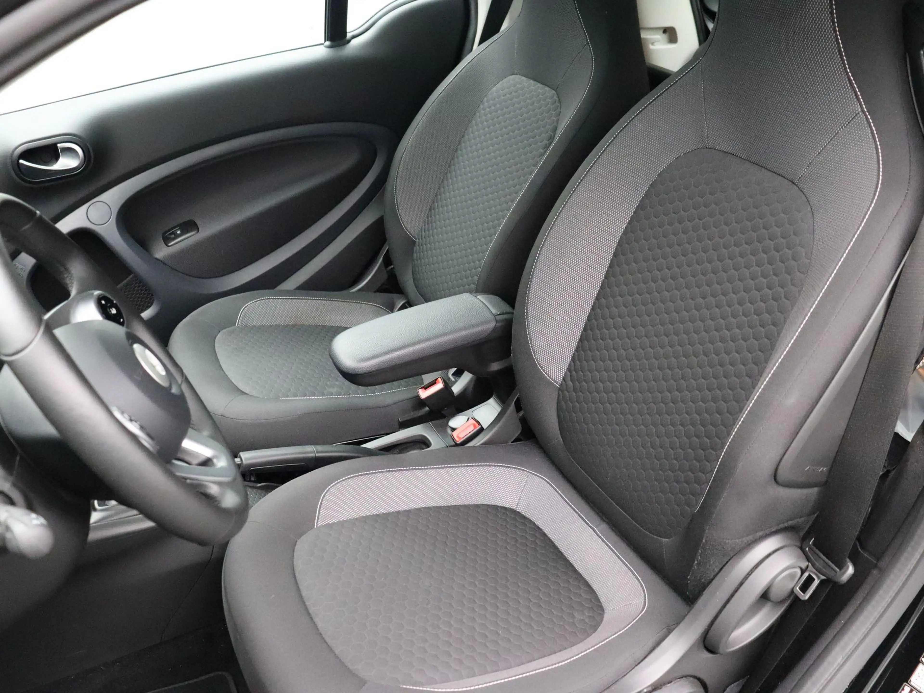 smart forTwo coupé EQ Comfort — photo 13