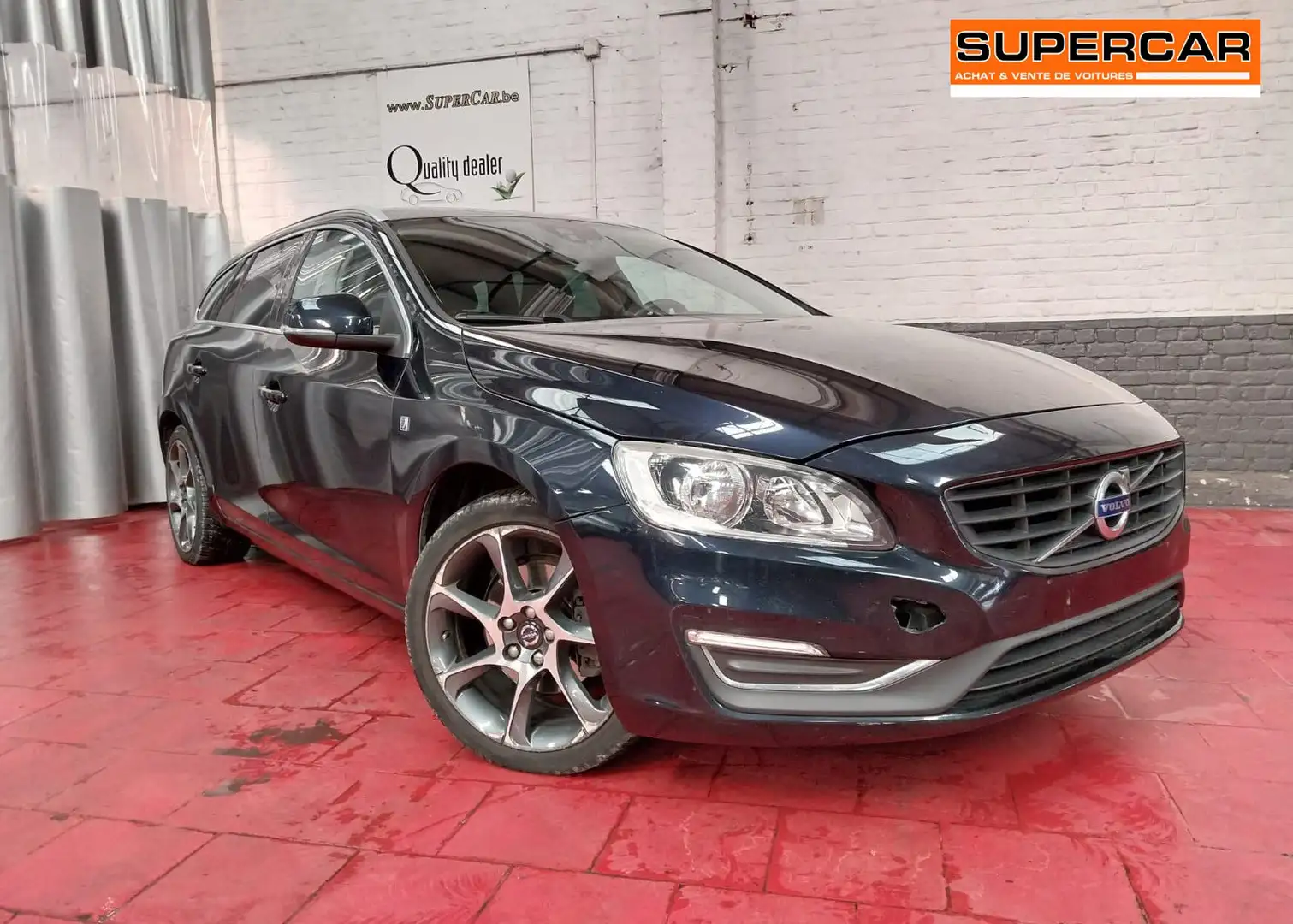 Volvo V60 2.0 D2 Kinetic R-Design * Cuir * 188 X 48 M * Zwart - 2