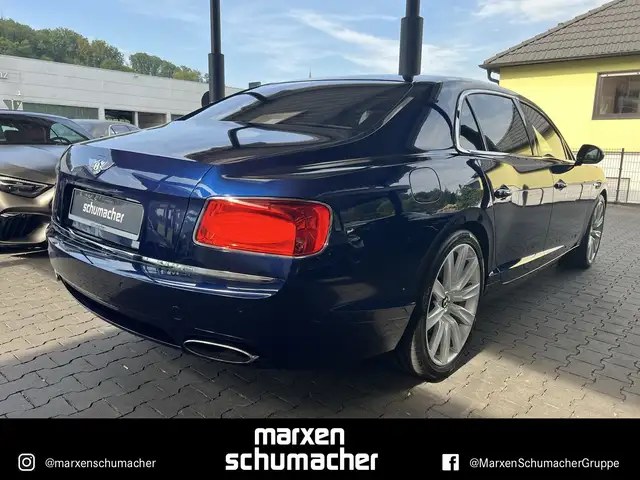 Bentley Flying Spur view 4
