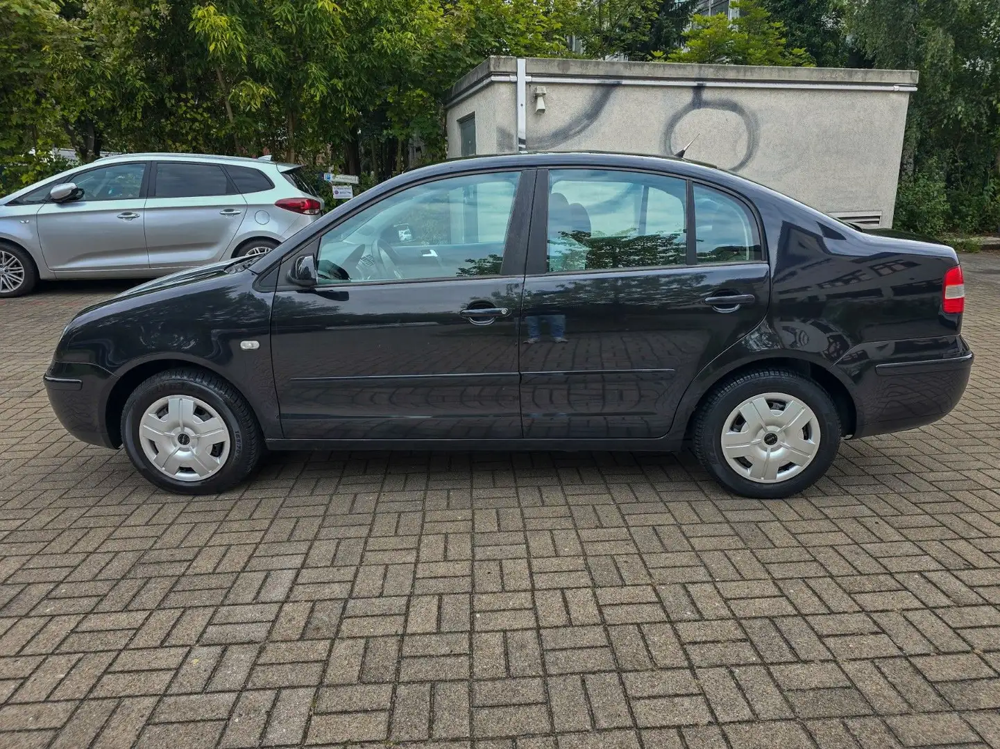 Volkswagen Polo Limousine 1.4 Comfortline Nero - 2