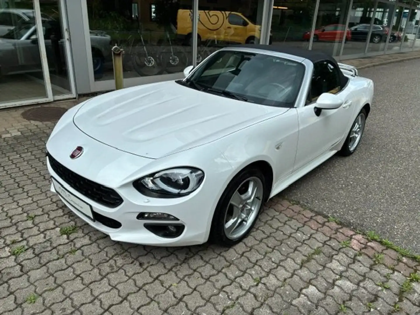 Fiat 124 Spider Lusso 1,4 Turbo Multi Air Weiß - 2