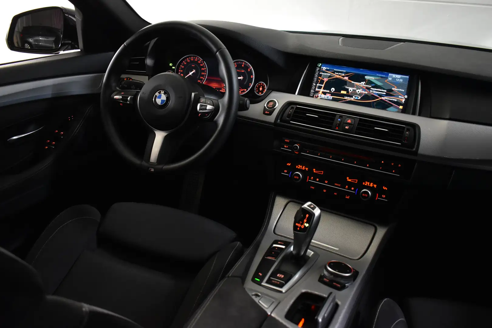 BMW 520 5-serie Touring 520IA M-SPORT EXECUTIVE NAVI/LED/P Zwart - 2