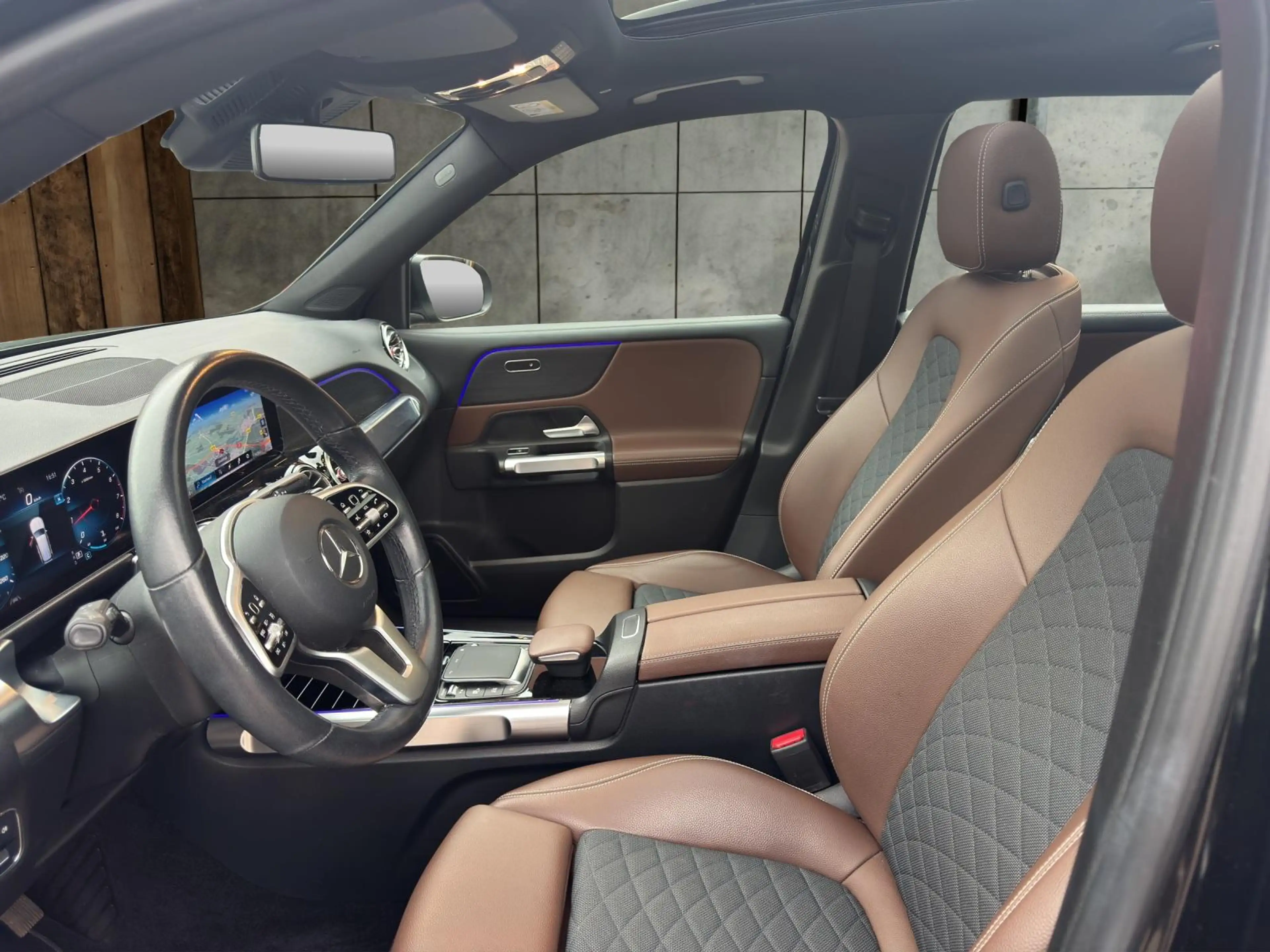 Mercedes-Benz GLB 200 Premium — photo 10