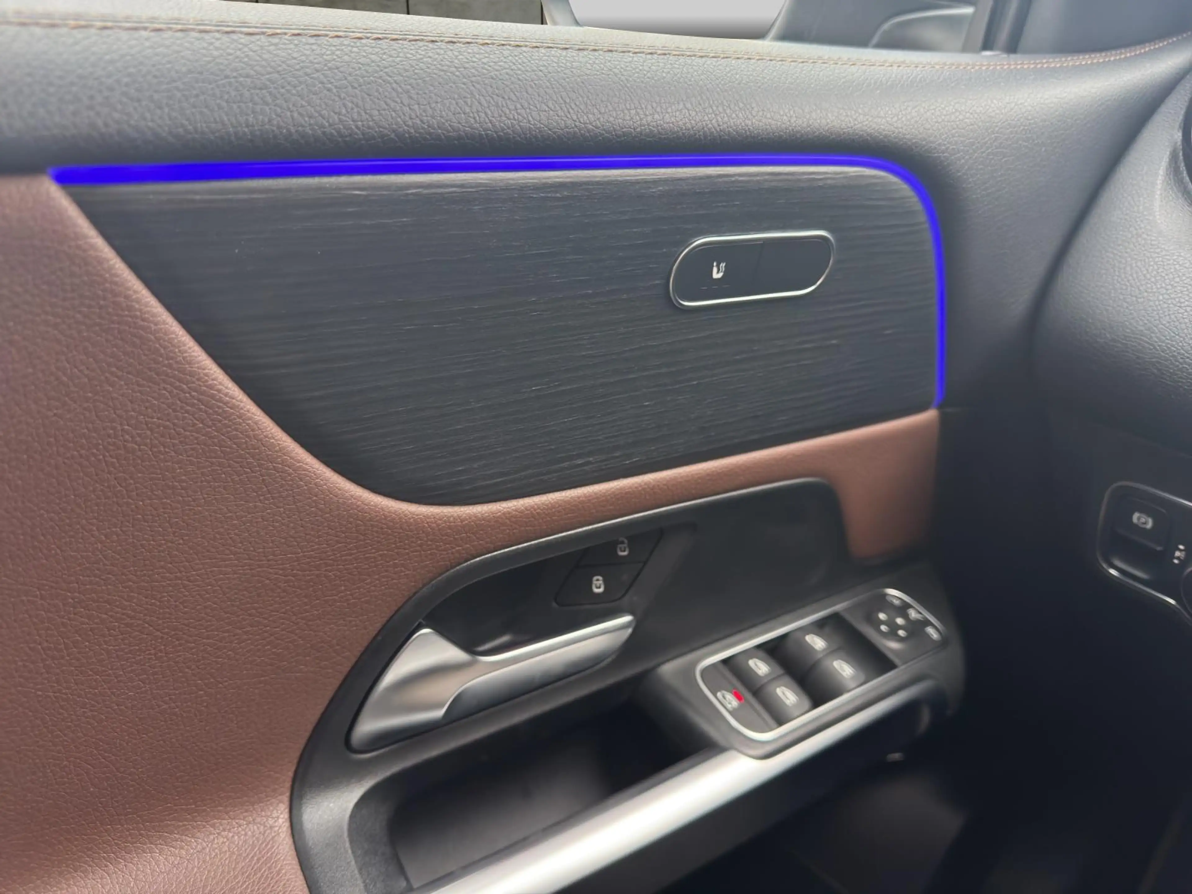 Mercedes-Benz GLB 200 Premium — photo 13