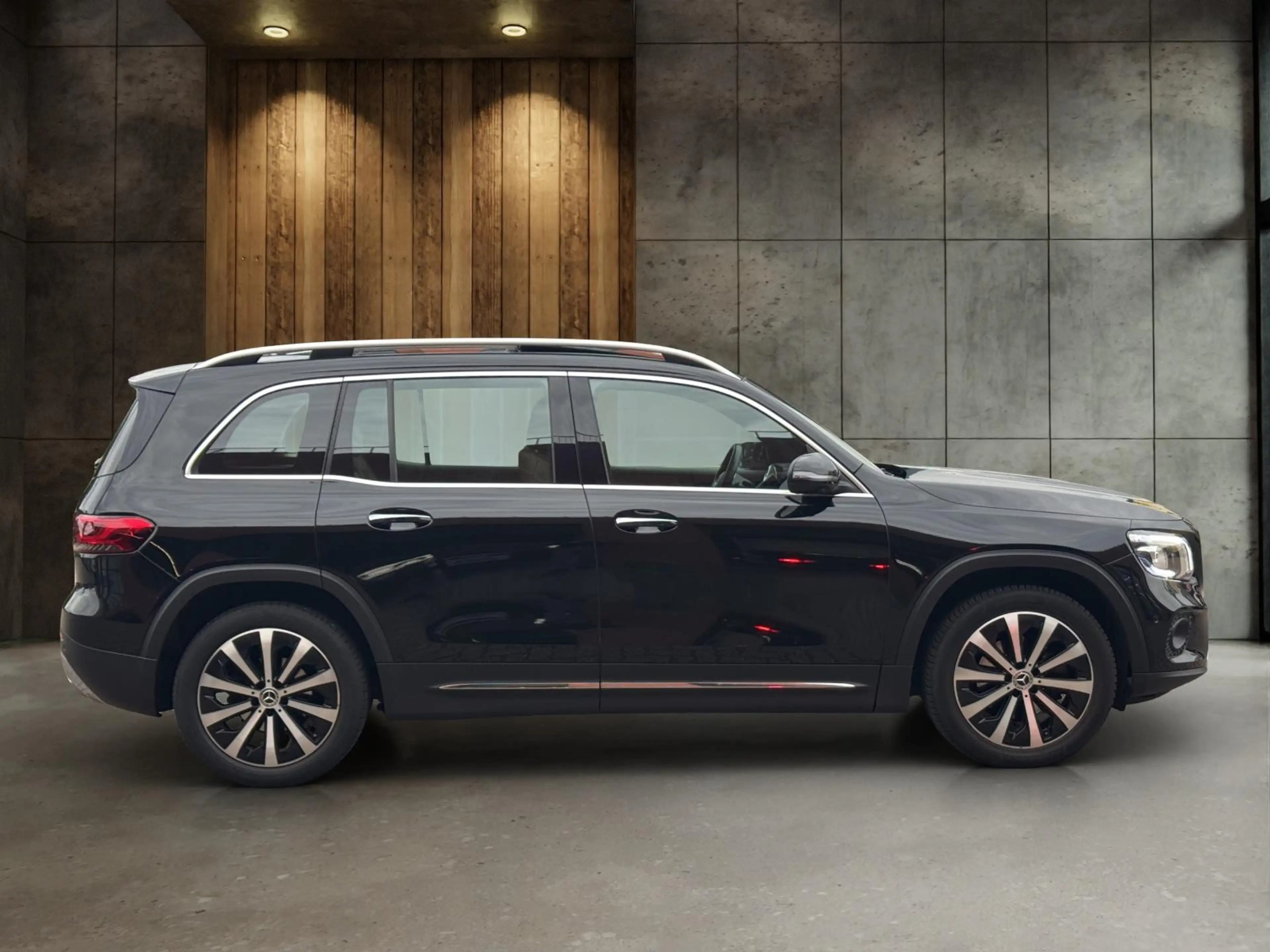 Mercedes-Benz GLB 200 Premium — photo 8