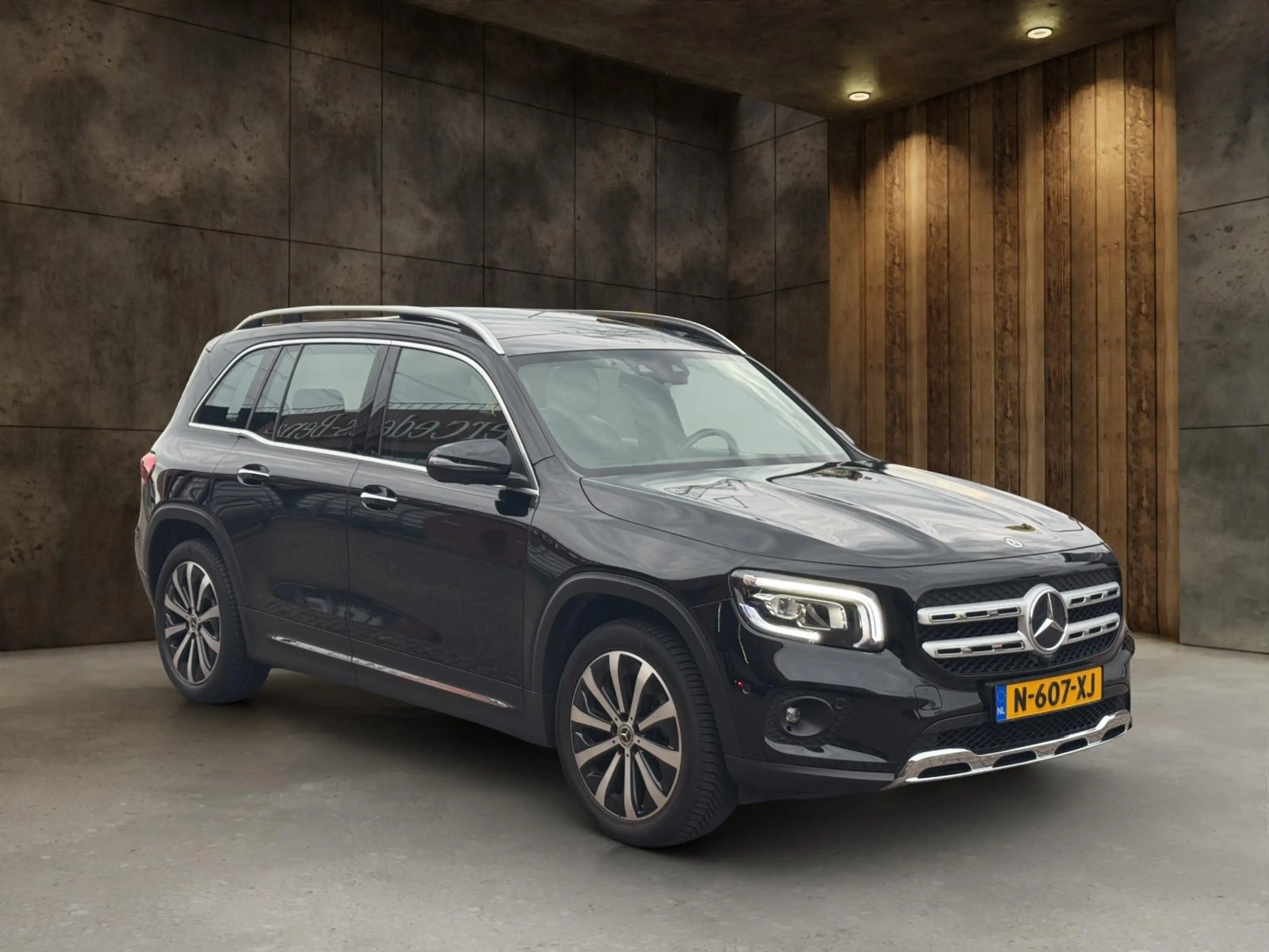Mercedes-Benz GLB 200 Premium — photo 9