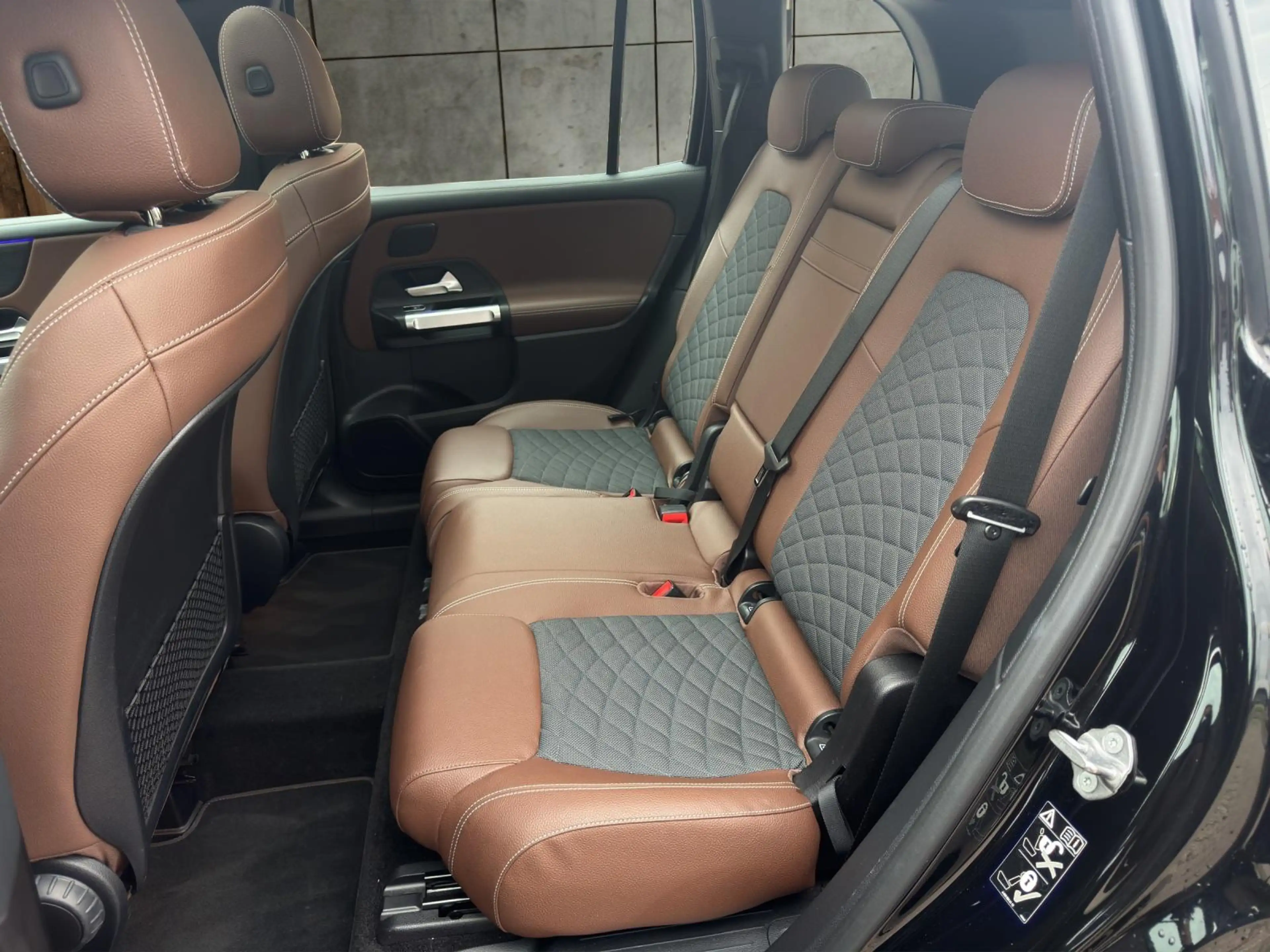 Mercedes-Benz GLB 200 Premium — photo 14