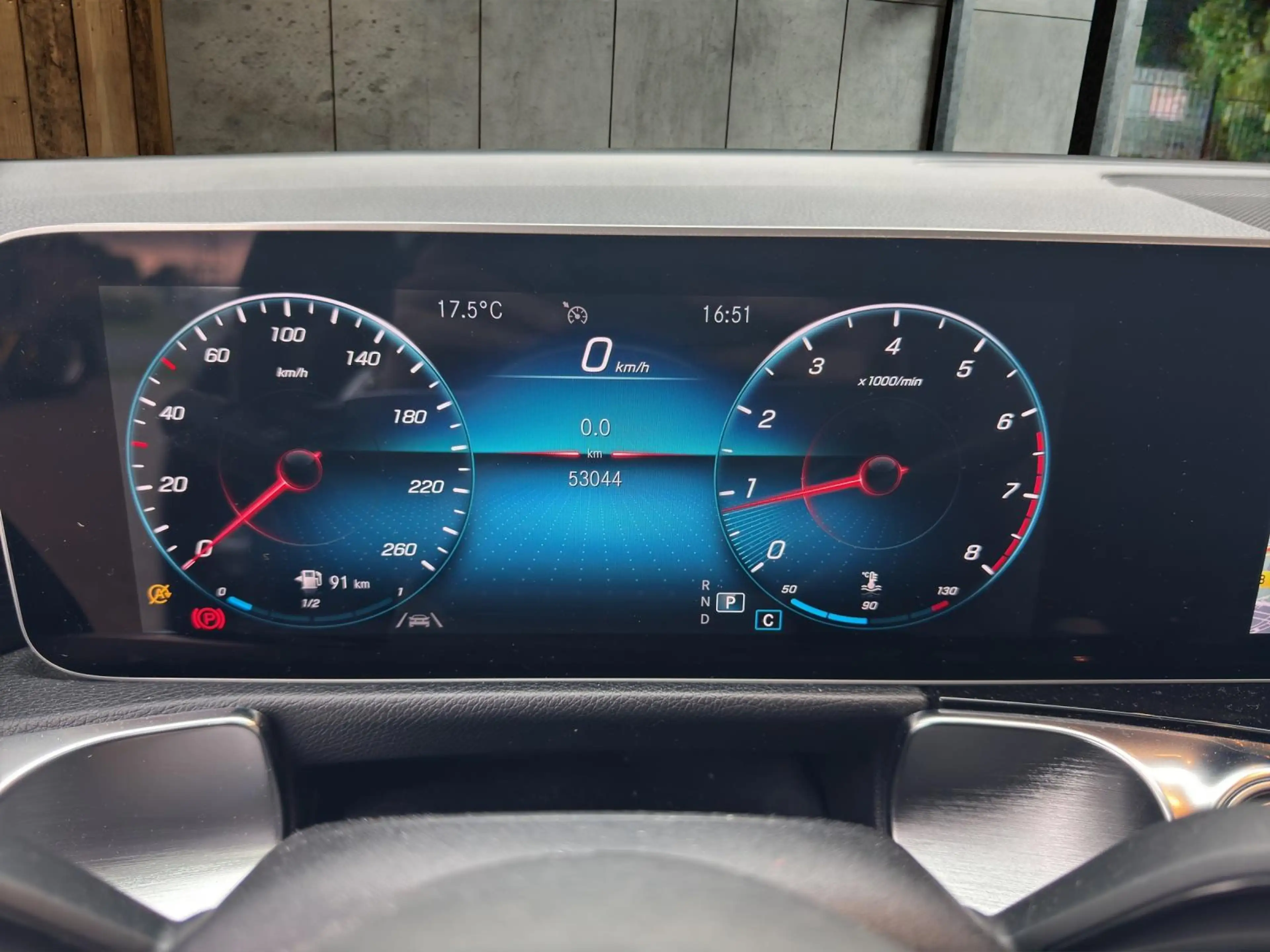 Mercedes-Benz GLB 200 Premium — photo 12