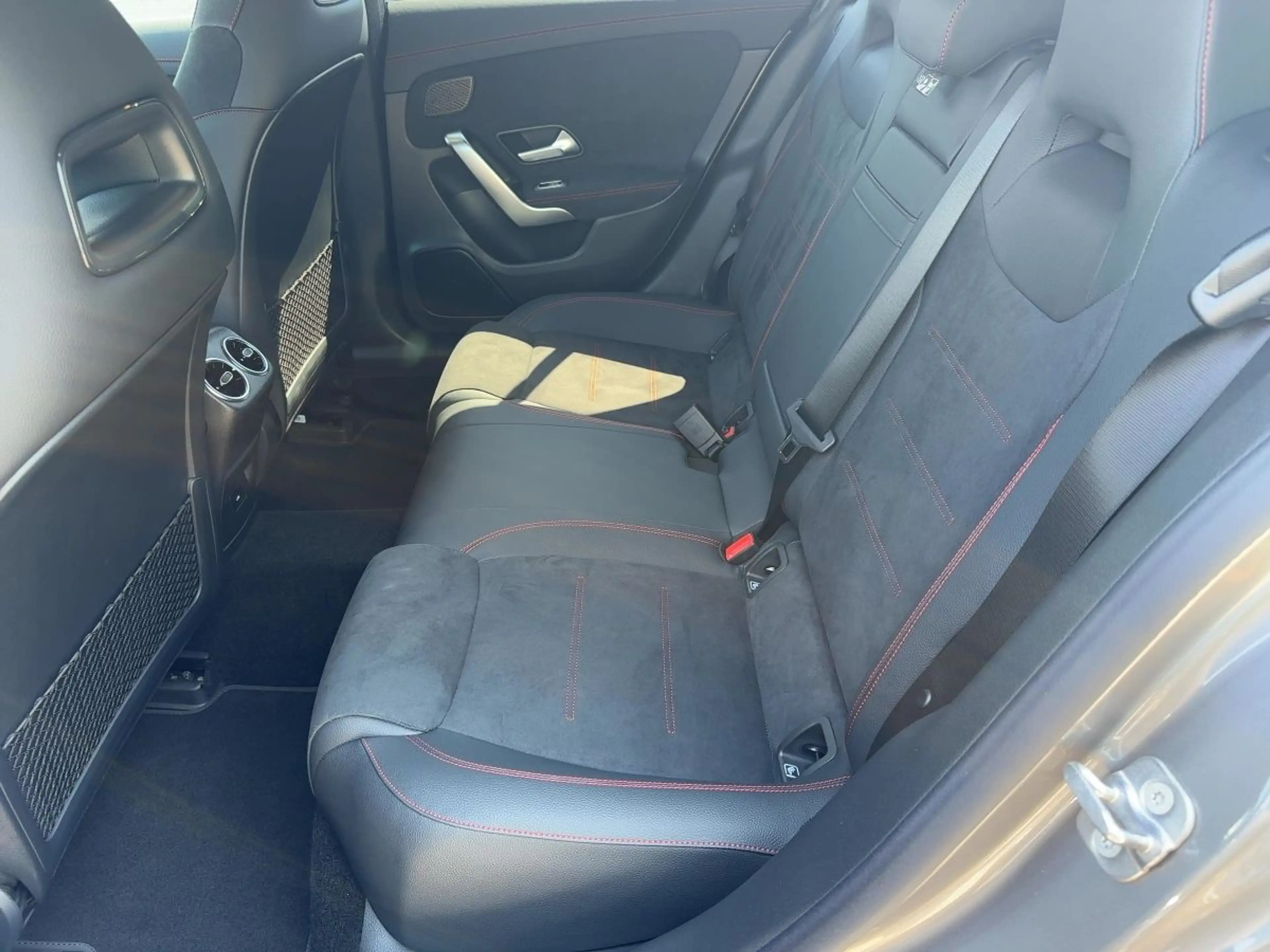 Mercedes-Benz CLA 220 d Shooting Brake AMG Line KeyGo Menory — photo 9