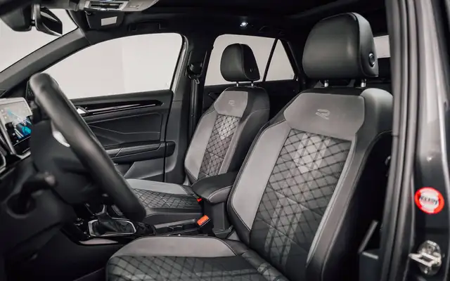 Volkswagen T-Roc view 12