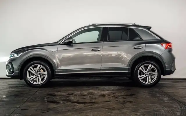 Volkswagen T-Roc view 2