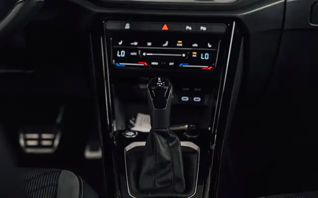 Volkswagen T-Roc view 29