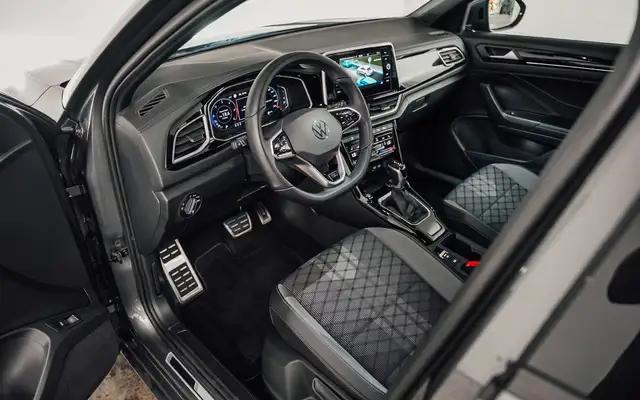 Volkswagen T-Roc view 11