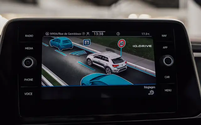 Volkswagen T-Roc view 26