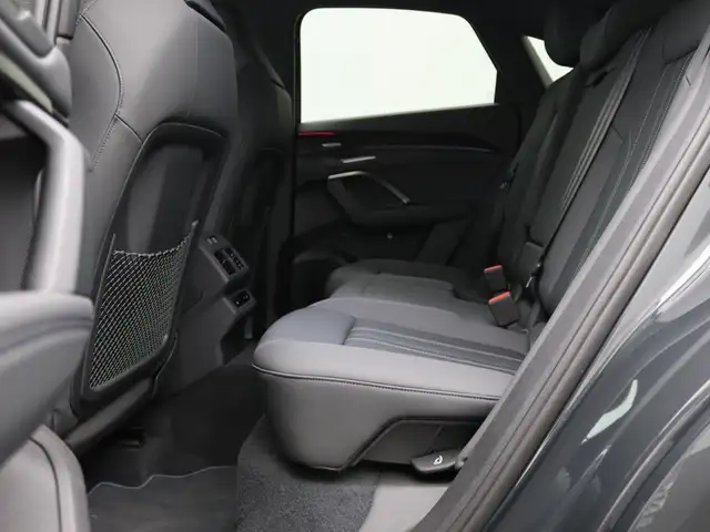 Audi Q5 view 9