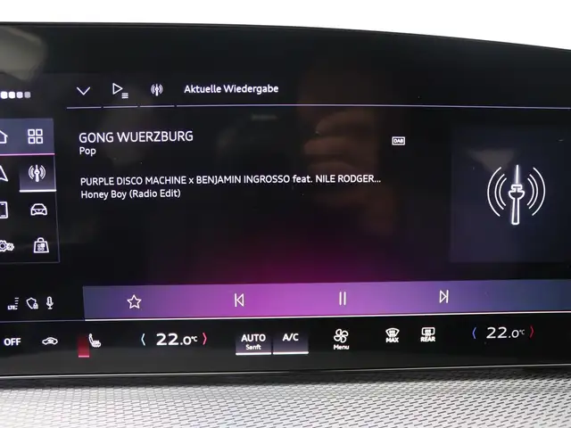 Audi Q5 view 12