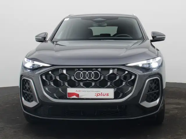 Audi Q5 view 3