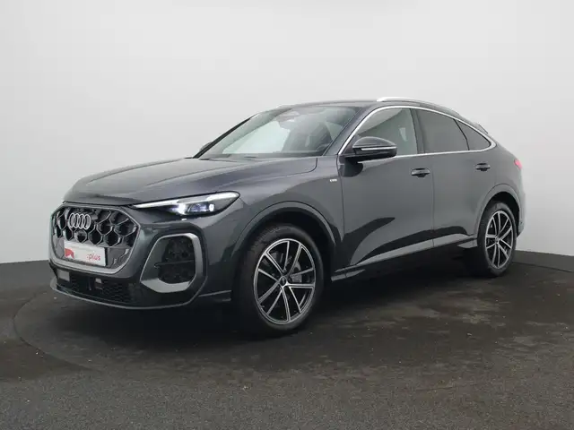 Audi Q5 view 2