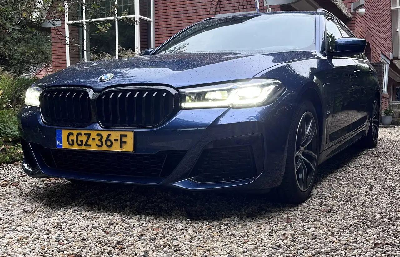 BMW 530 530 xD High Exe — photo 1 of 7