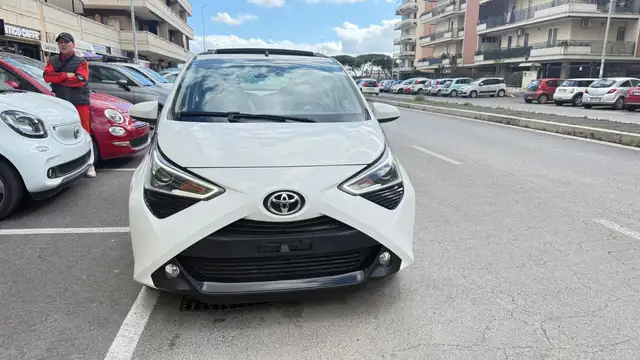 Toyota Aygo Connect 1.0 VVT-i 72 CV 5 porte x-play MMT CABRIO