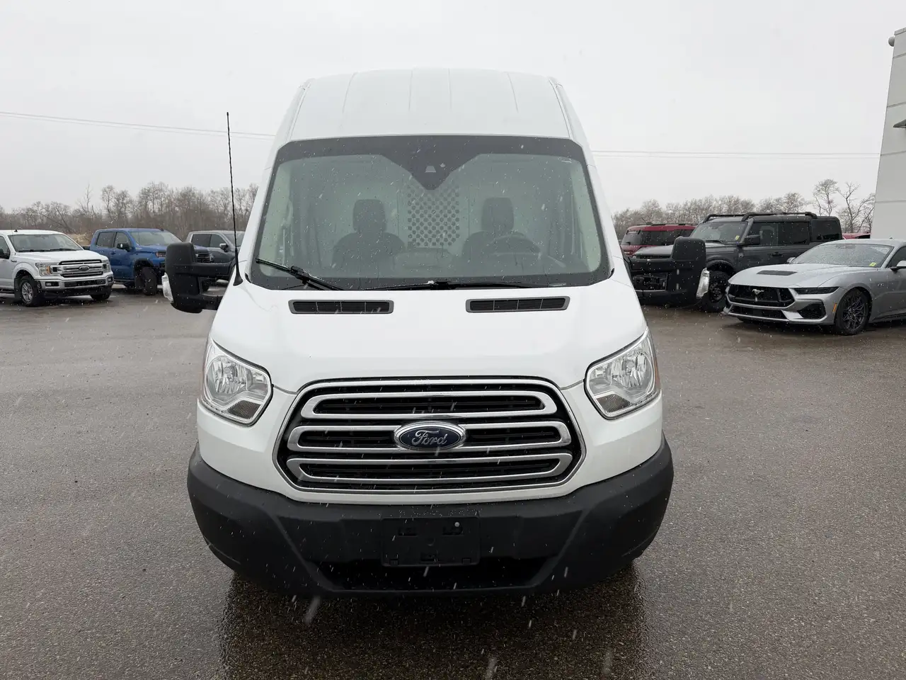 Ford Transit снимка Ford Transit