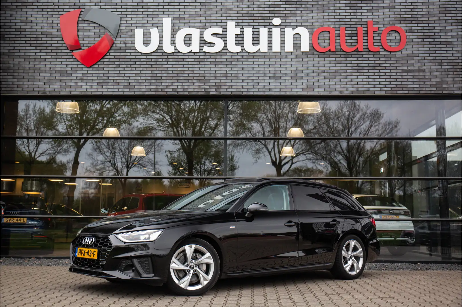 Audi A4 Avant 40 TFSI S edition Pano dak, Adap. cruise, Ma Zwart - 1