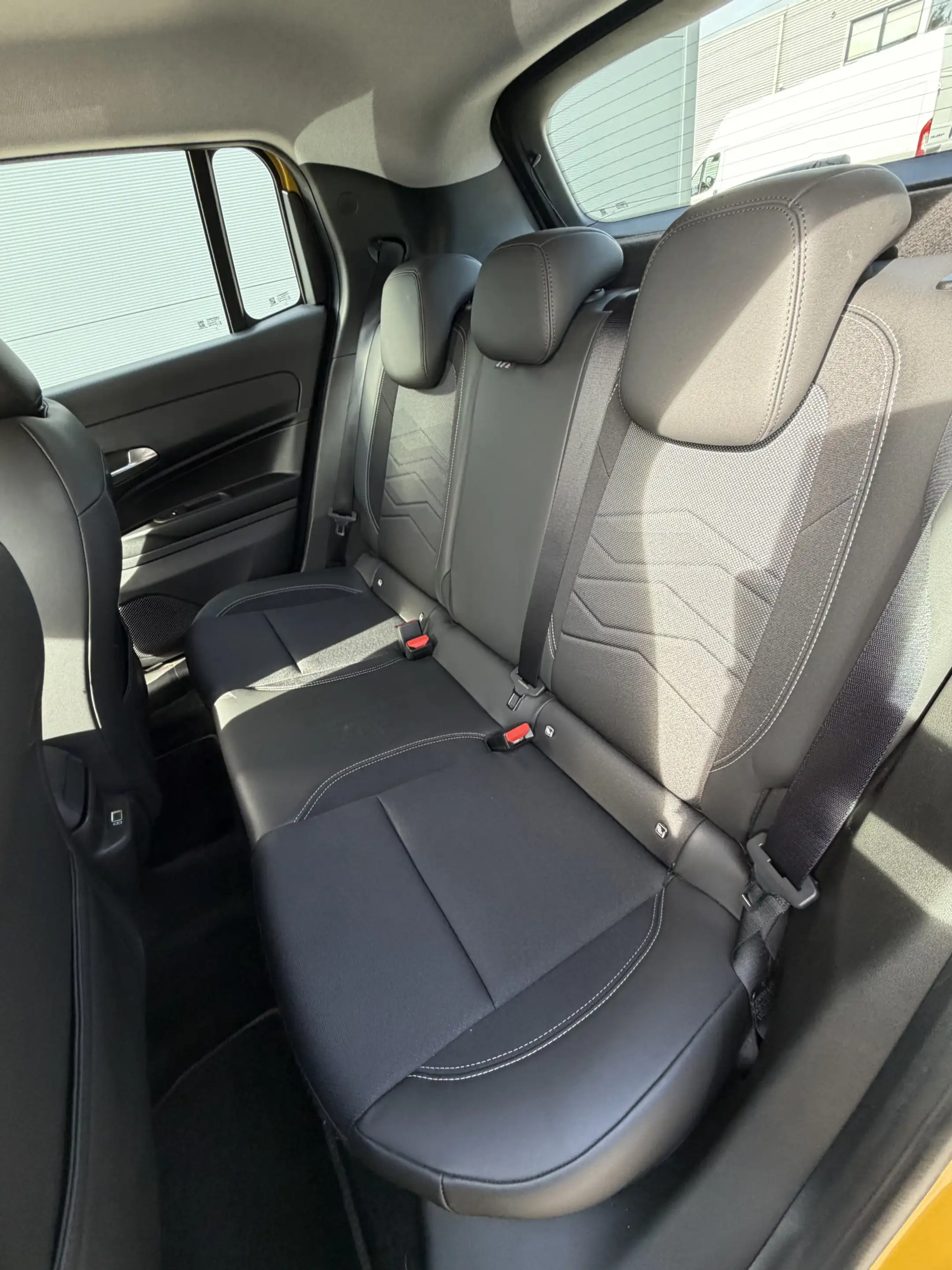 Jeep Avenger 100pk Altitude (Camera - Keyless Entry - Adaptieve — photo 14