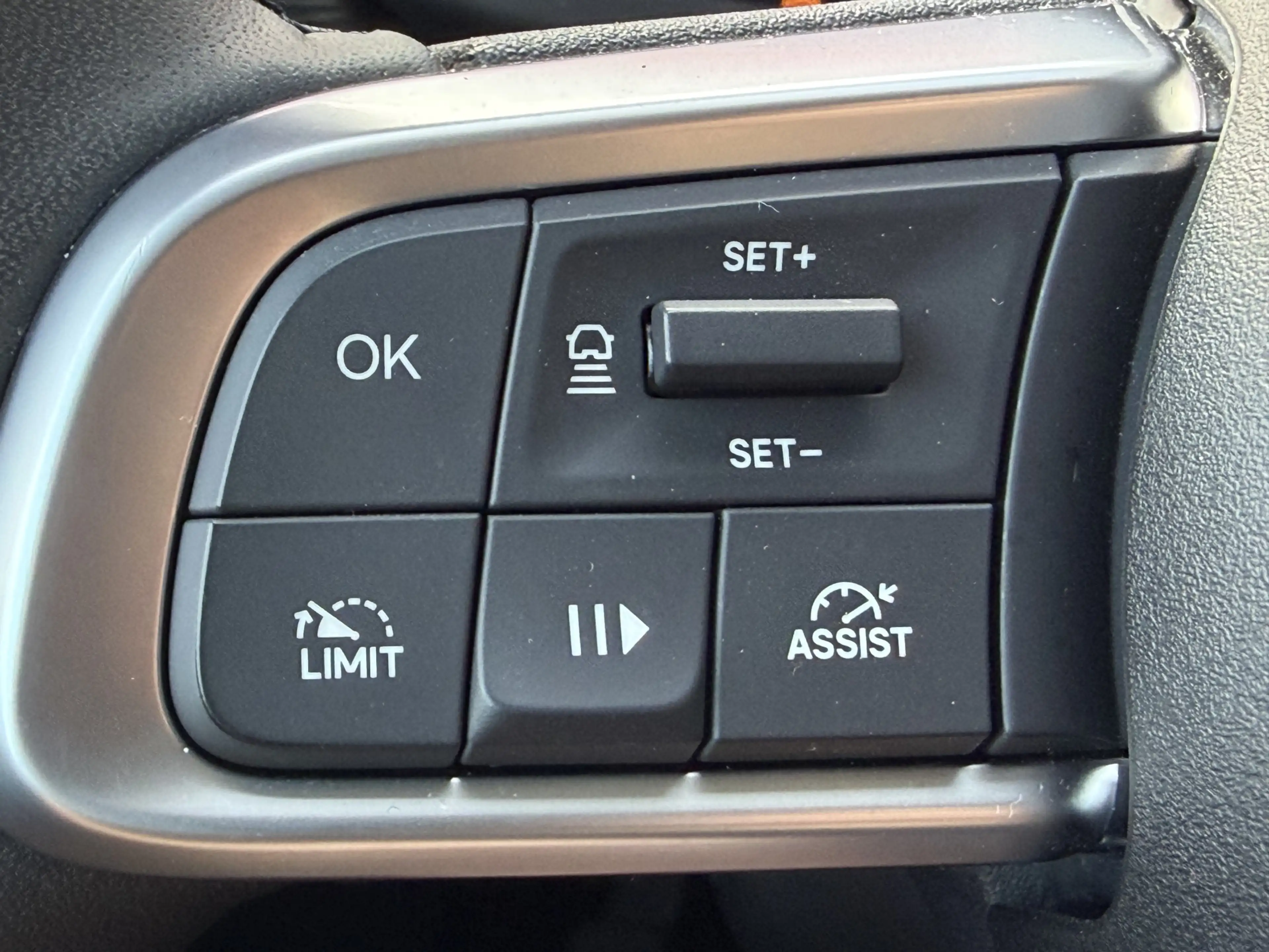Jeep Avenger 100pk Altitude (Camera - Keyless Entry - Adaptieve — photo 21