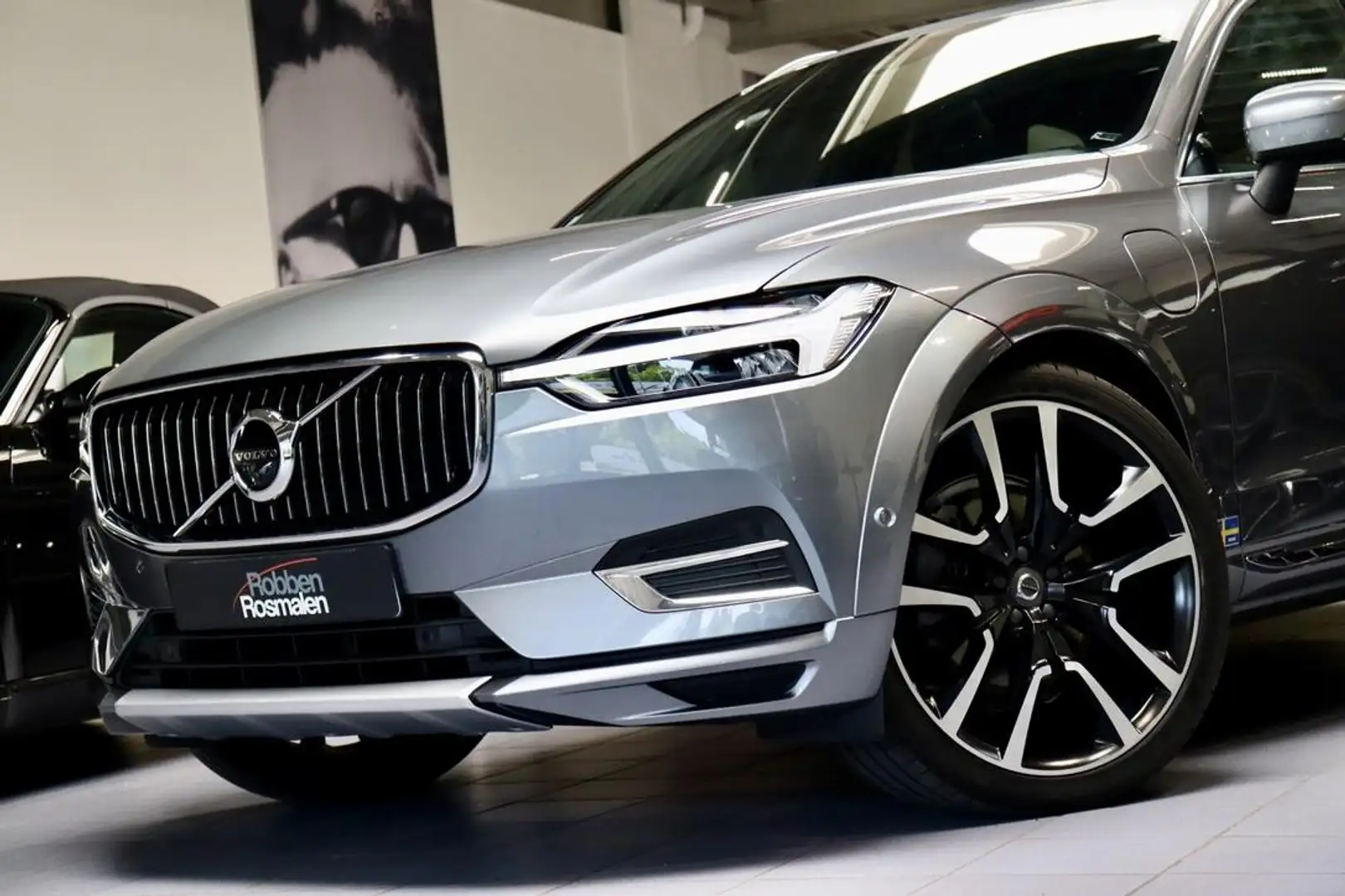 Volvo XC60 2.0 Recharge T8 AWD Inscription LuchtV|PANO|TRkHk Gris - 2