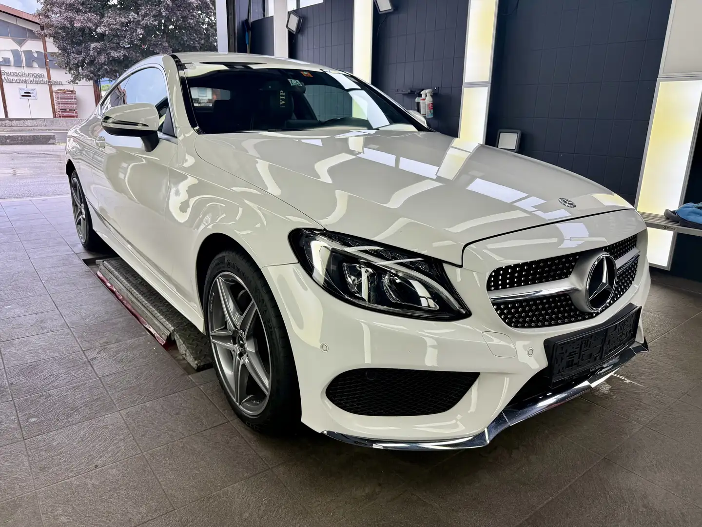 Mercedes-Benz C 220 d Coupe 4Matic Aut. AMG Paket Weiß - 2