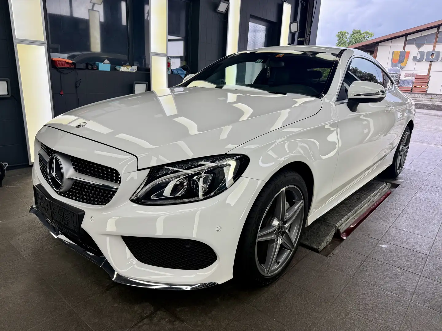 Mercedes-Benz C 220 d Coupe 4Matic Aut. AMG Paket Weiß - 1