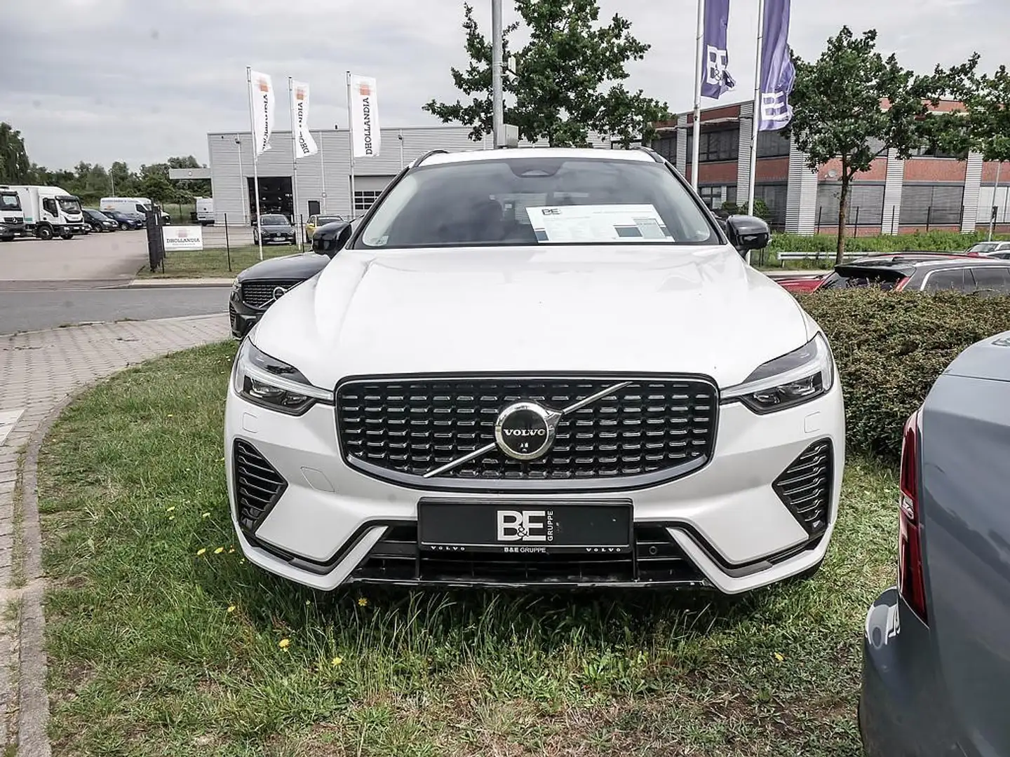 Volvo XC60 T8 Ultra Dark Recharge Plug-In Hybrid AWD Weiß - 2