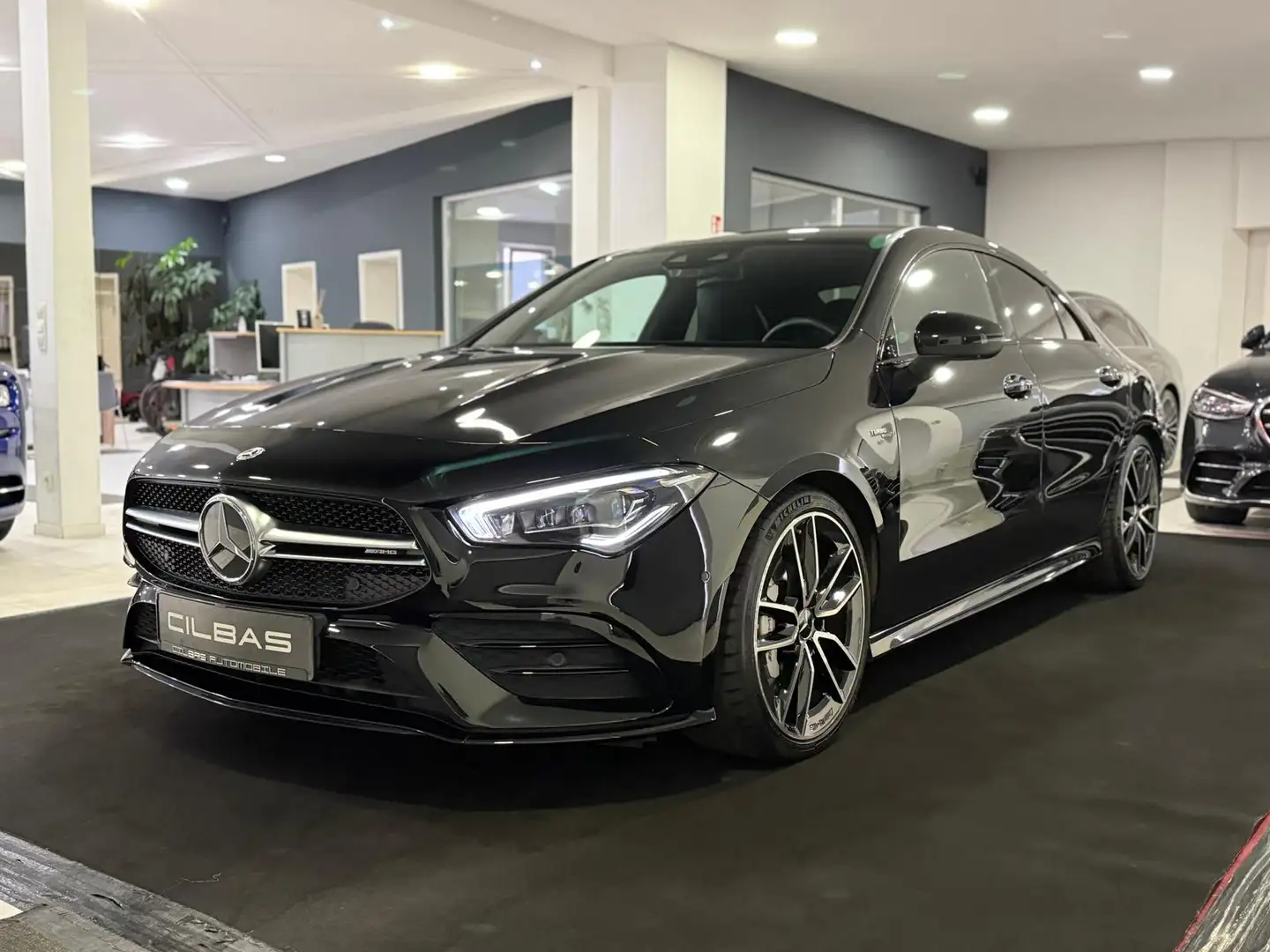 Mercedes-Benz CLA 35 AMG 4M *AMBI*TOTW*NIGHT*MEMO*360°*KEYLESS Schwarz - 2