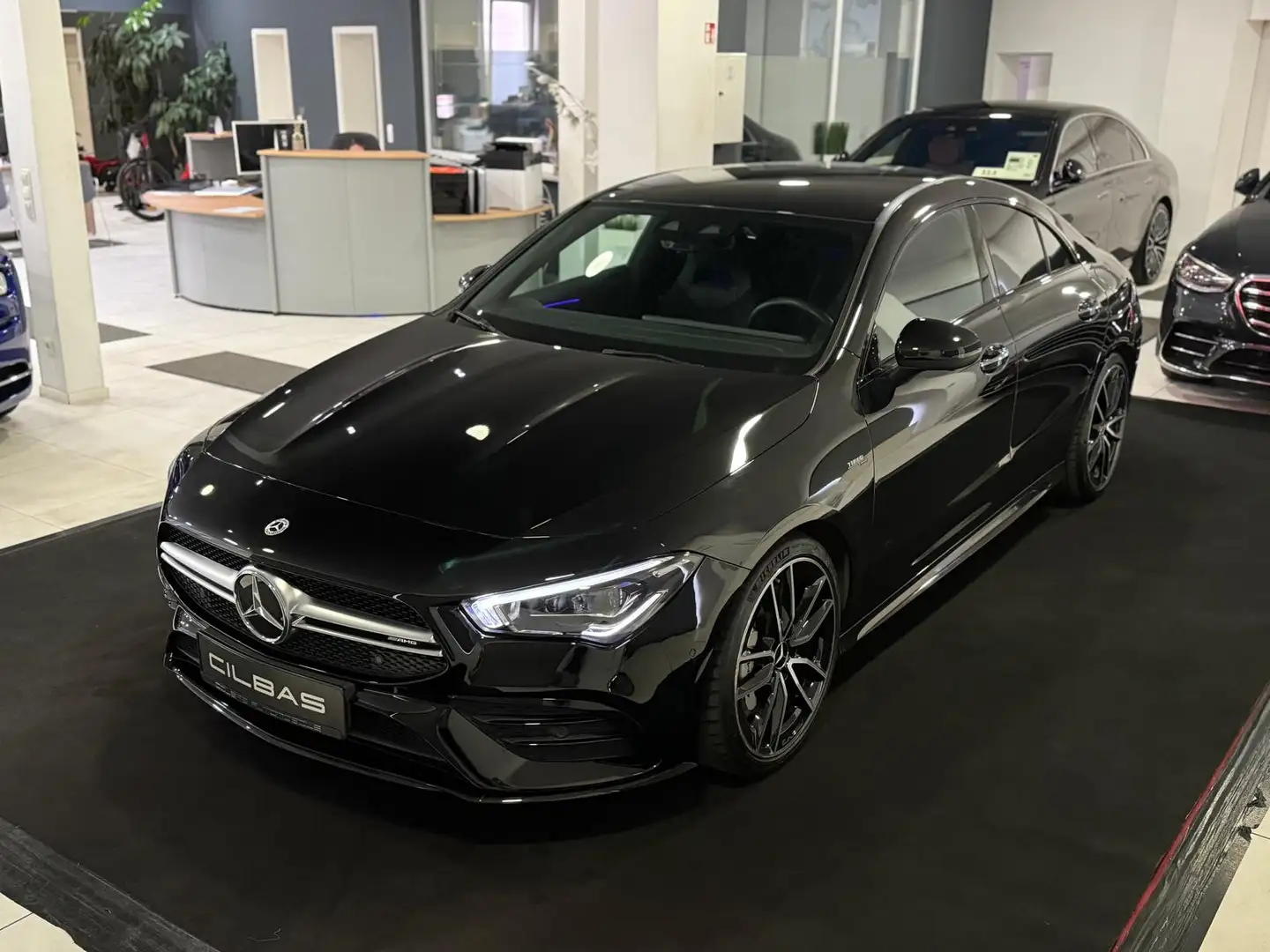 Mercedes-Benz CLA 35 AMG 4M *AMBI*TOTW*NIGHT*MEMO*360°*KEYLESS Schwarz - 1