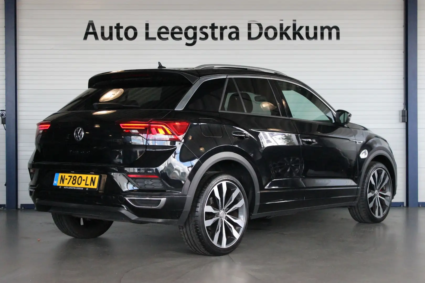 Volkswagen T-Roc 1.5 TSI R-Line Pano | Beats | Adapt. Cruise | Stoe Zwart - 2