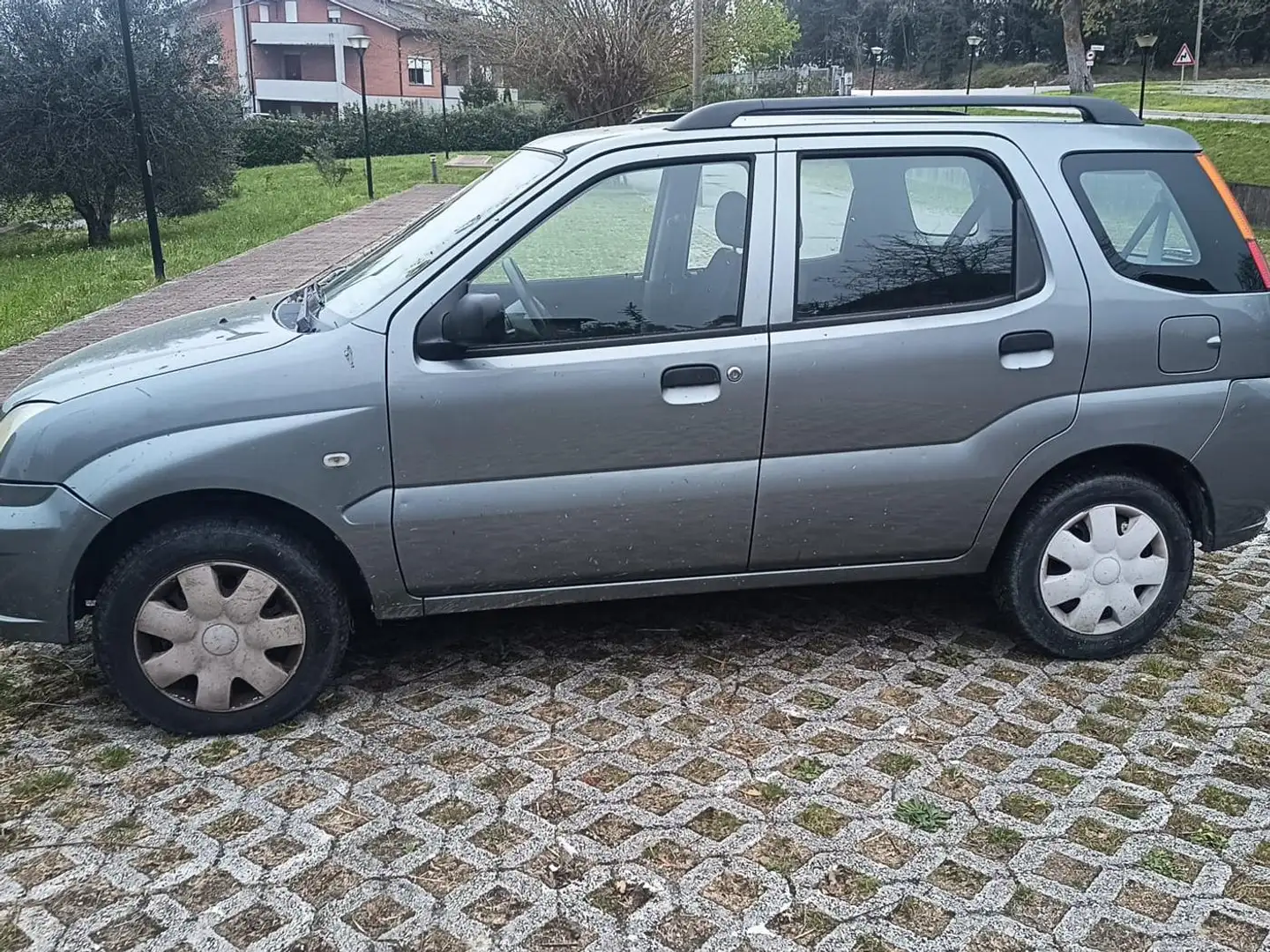 Subaru Justy Justy 5p 1.3 c/CL awd Grau - 2