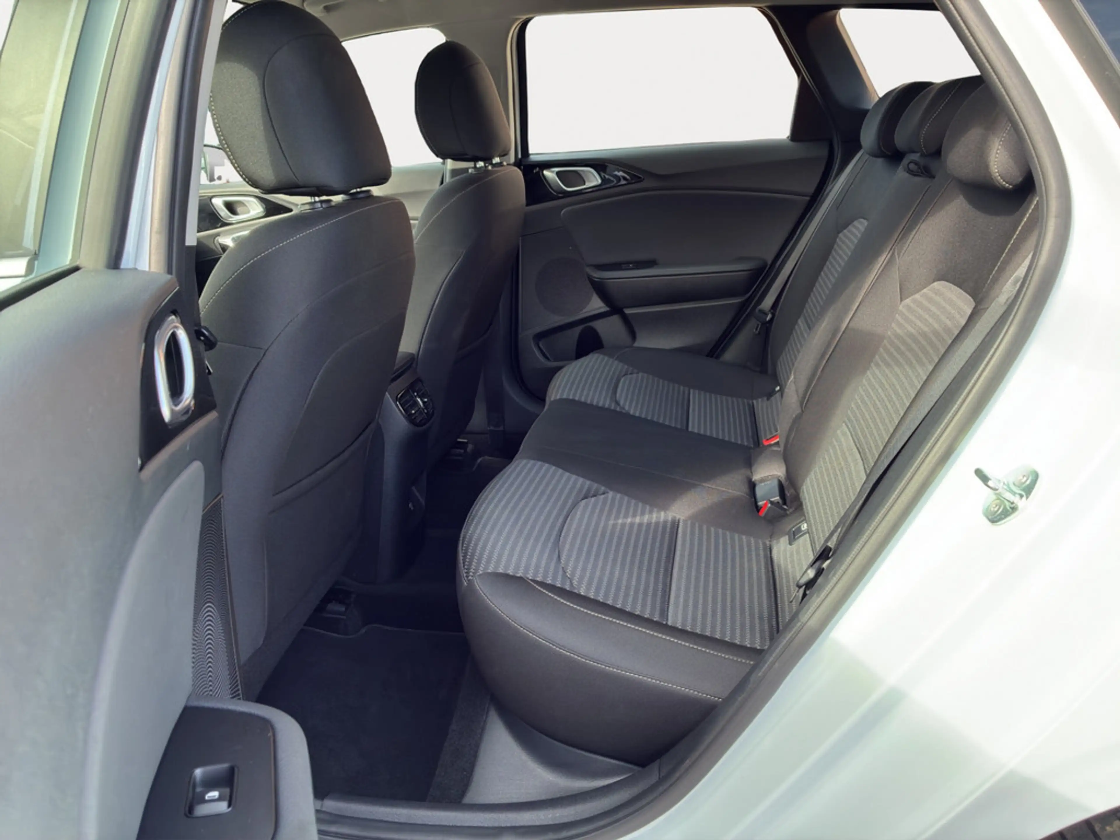 Kia Ceed / cee'd — photo 9