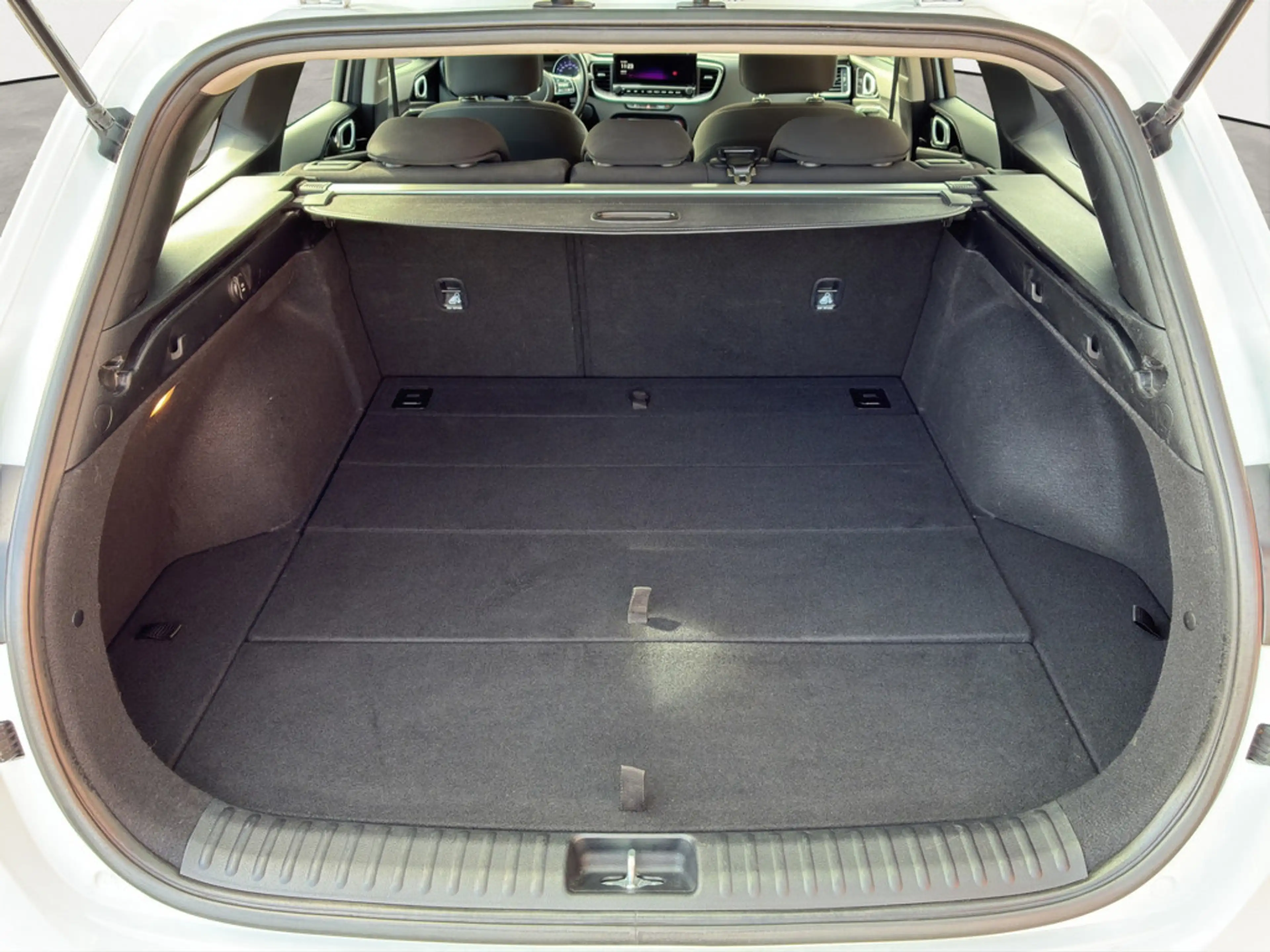 Kia Ceed / cee'd — photo 10