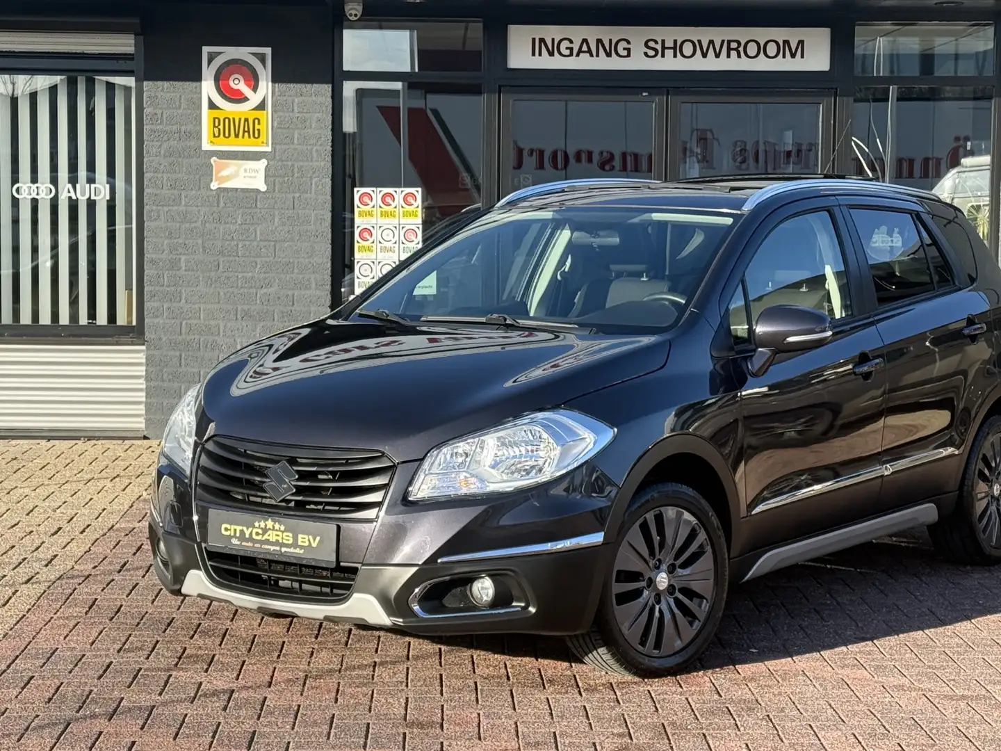 Suzuki SX4 S-Cross 1.6 Exclusive 120 pk panoramadak navigatie camera Gris - 2