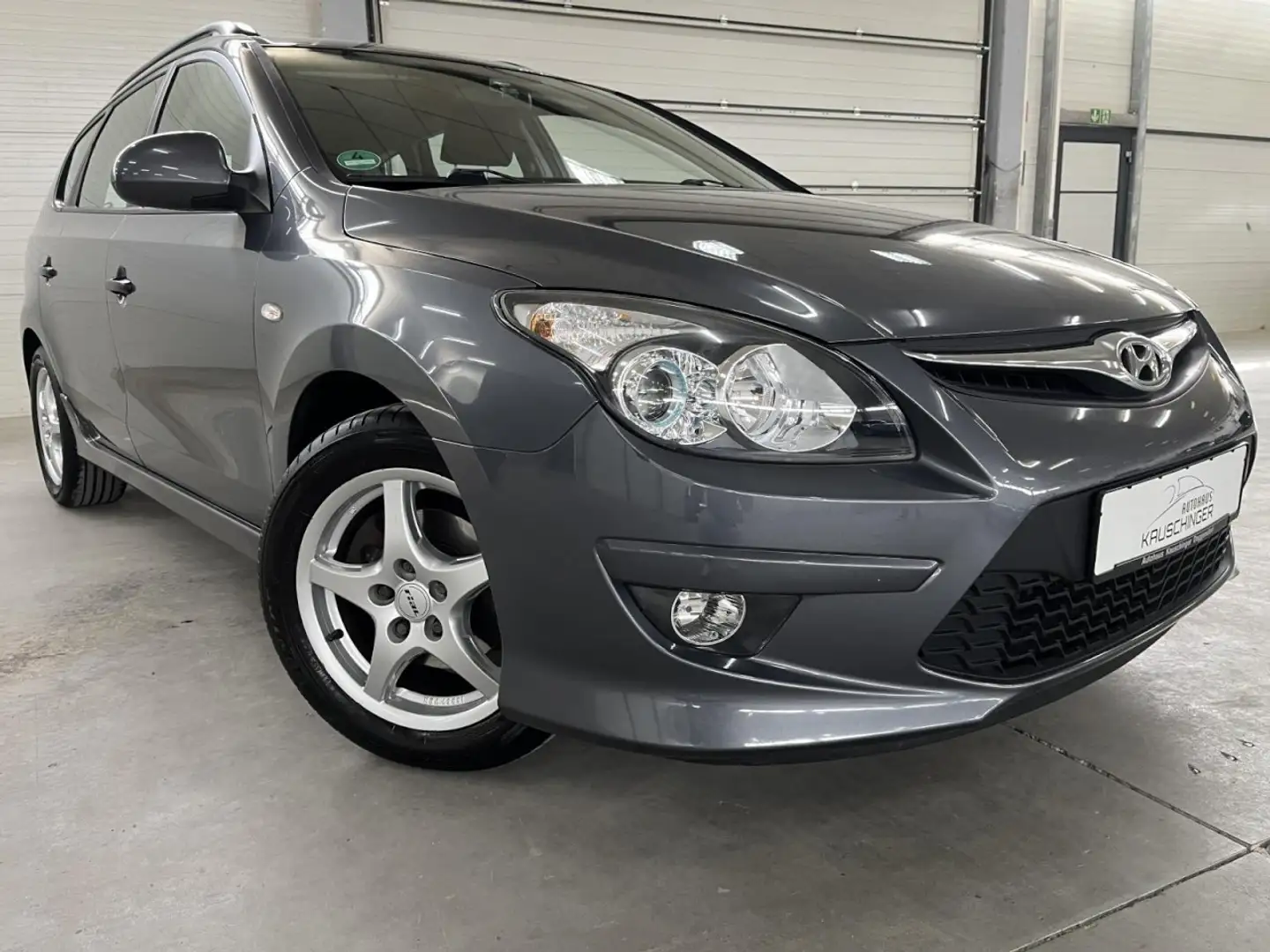 Hyundai i30 CW 1.6 16V AUTOMATIK KLIMA SHZ ALU TÜV/06.2026 Gris - 1