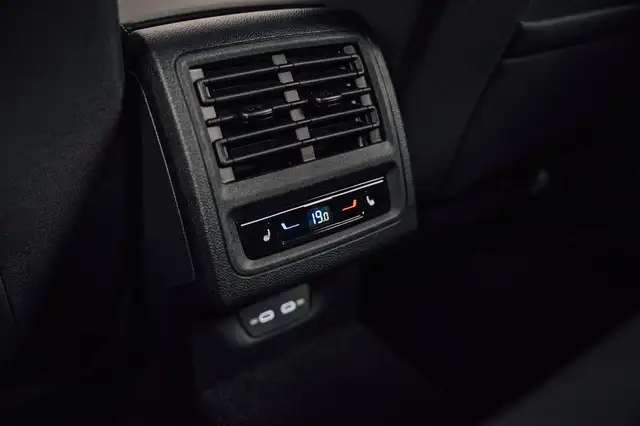 Volkswagen Golf view 9