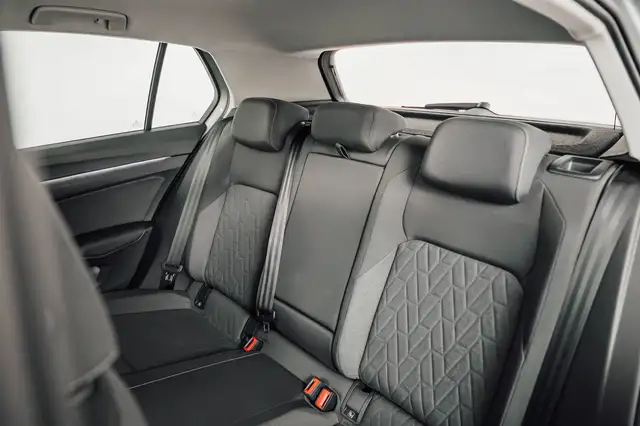 Volkswagen Golf view 8
