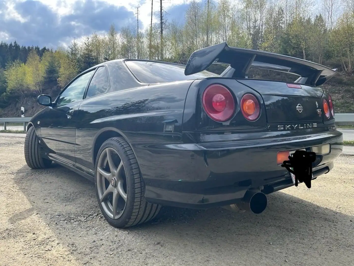 Nissan Skyline R34 GT-T Schwarz - 1